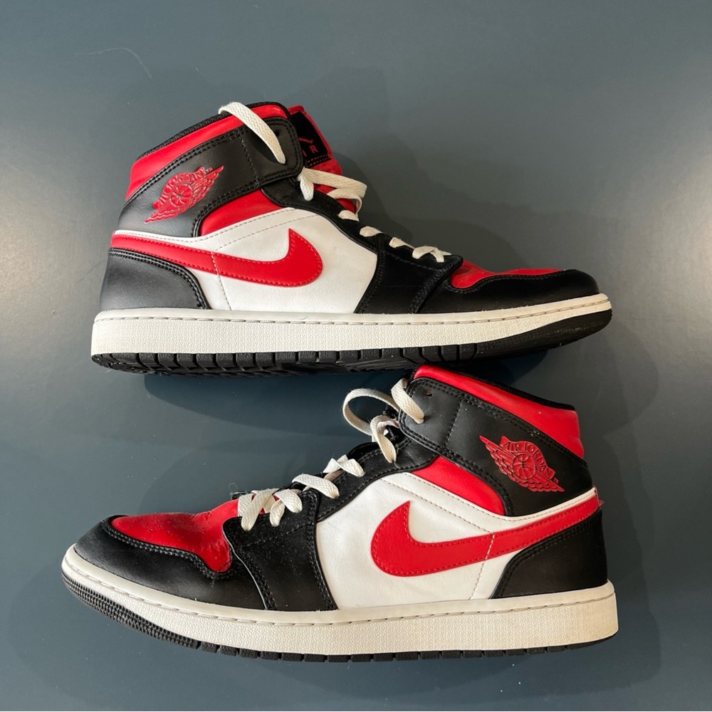 Air Jordan 1 Mid – Size 10.5 – Minimal Wear, Replacement Insoles & Laces